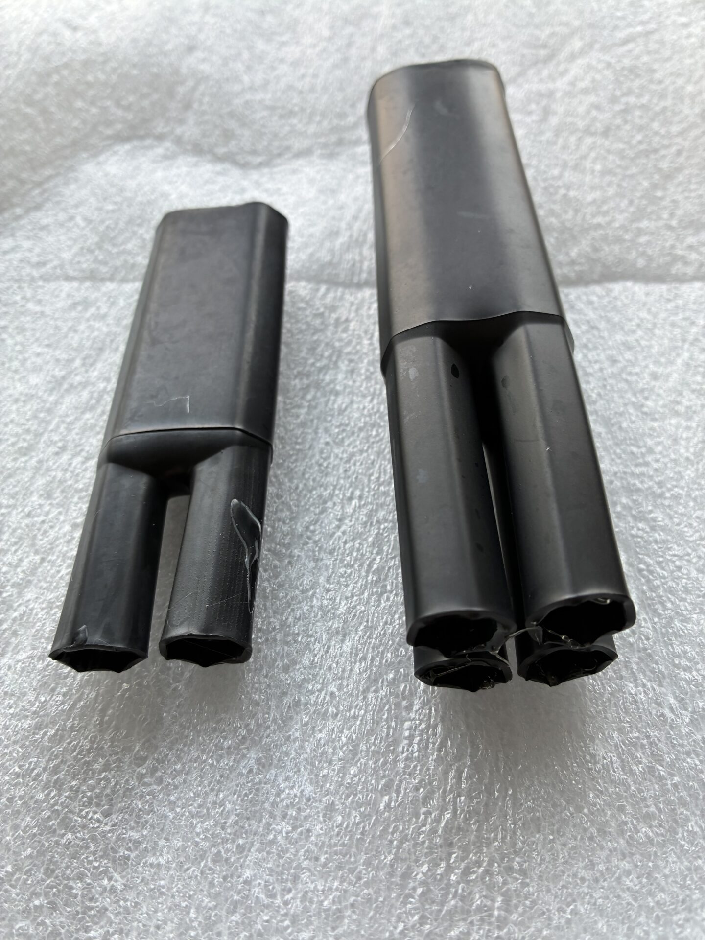 Krympslangs-förgrening (kabelbyxa) 1 x 2 förgreningar med lim; 18/12mm; svart; -100÷130°C/st